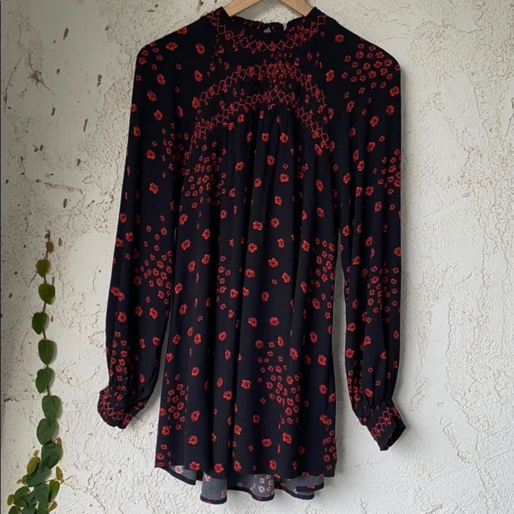 FREE PEOPLE Flower in Her Hair Tunic Top Small Boho Floral Smocked Flowy Blouse - Picture 5 of 8